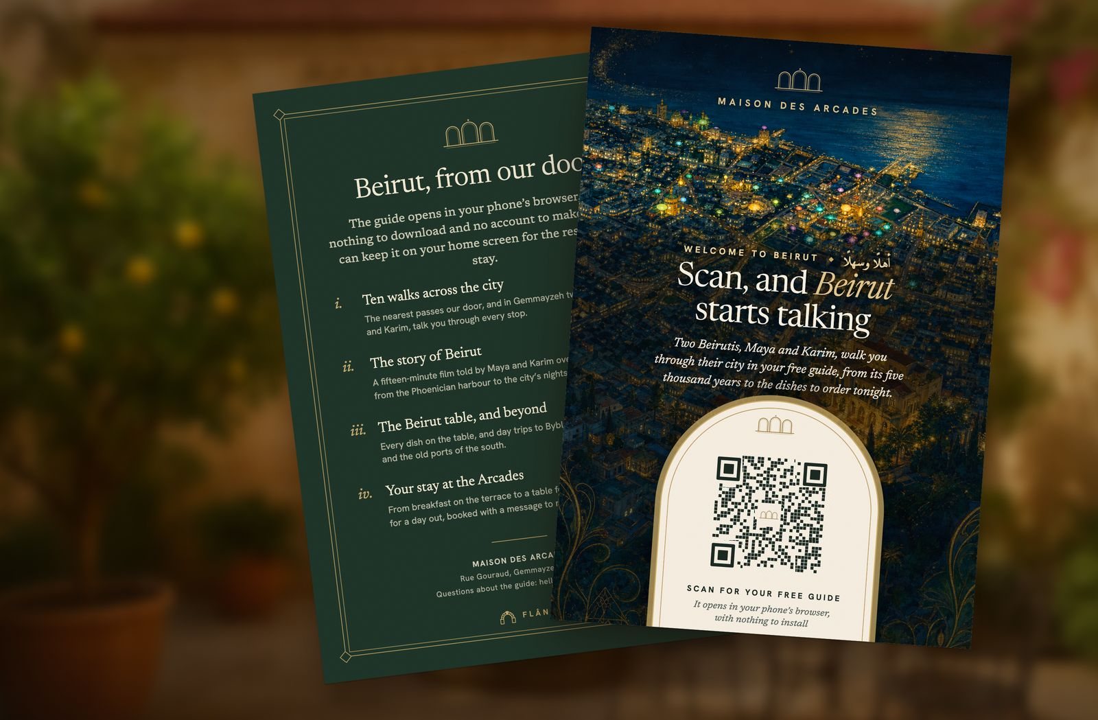 The room card of Maison des Arcades, front and back